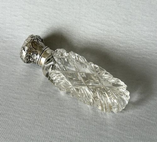 A GORGEOUS VICTORIAN SILVER CUT GLASS SCENT BOTTLE