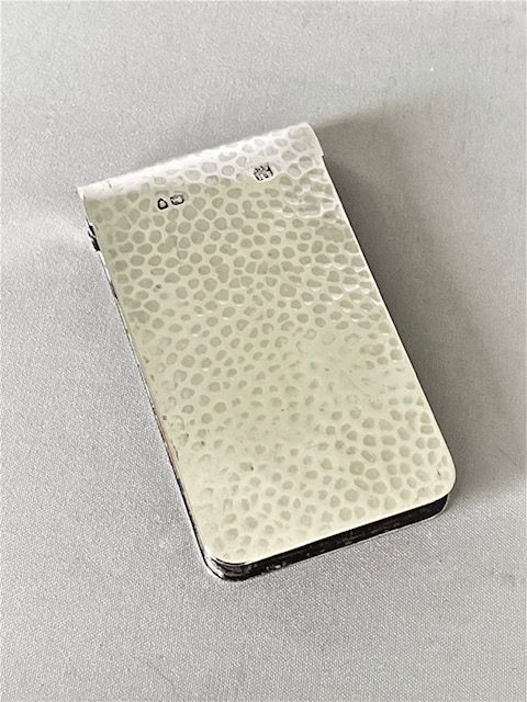 A SUPERB SAMPSON MORDEN ARTS CRAFTS SILVER WALLETSTAMP CASE
