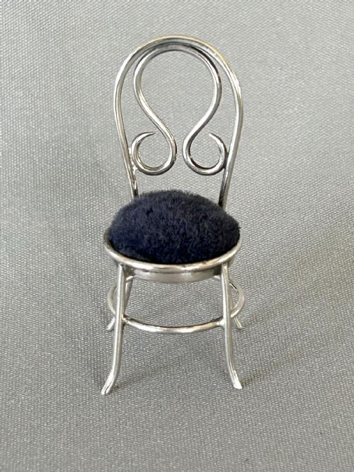 A RARE VICTORIAN NOVELTY SILVER 'SALON CHAIR' PIN CUSHION - ADDITIONAL PHOTO 4