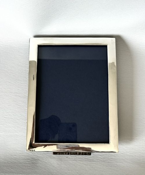 A HANDSOME LARGE SILVER GEORGE V PHOTO FRAME - ADDITIONAL PHOTO 5