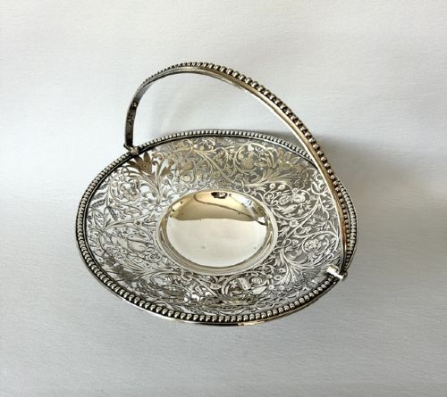 A FABULOUS MID VICTORIAN PIERCED SILVER PLATED FRUIT BASKET - ADDITIONAL PHOTO 2