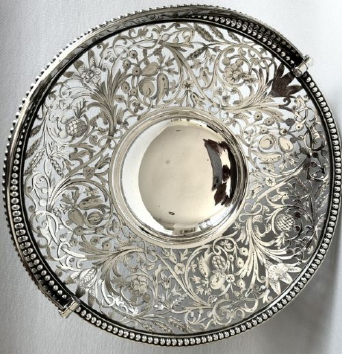 A FABULOUS MID VICTORIAN PIERCED SILVER PLATED FRUIT BASKET - ADDITIONAL PHOTO 4