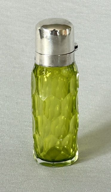 A SUPERB SILVER MOUNTED FACET CUT GLASS SCENT BOTTLE