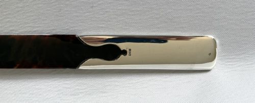 fig 1. An Edwardian page turner featuring a smooth dark tortoiseshell blade attached to a polished silver mount.