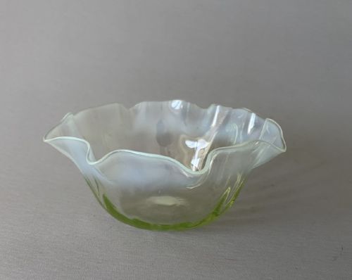 A Stunning Whitefriars Vaseline & Uranium Glass Finger Bowl