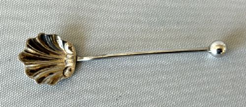 An Art Nouveau silver salt cellar frame featuring stylized organic motifs and resting on curved feet, housing a fitted green glass liner with an accompanying silver spoon. View VI
