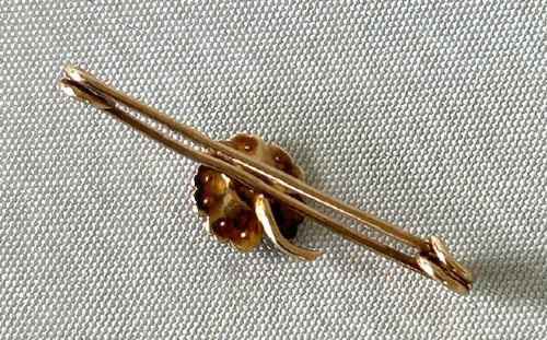 A 9ct gold bar brooch featuring a central floral cluster motif set with a round turquoise cabochon encircled by seed pearls. View III