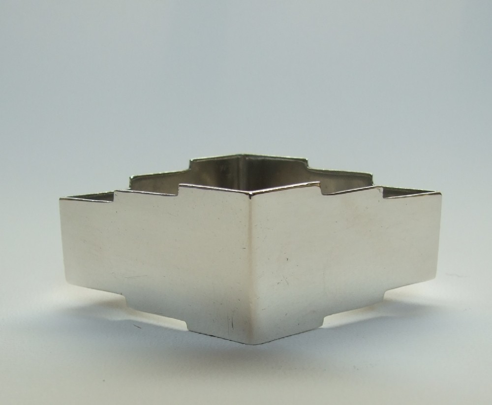 A stylish Art Deco silver napkin ring.