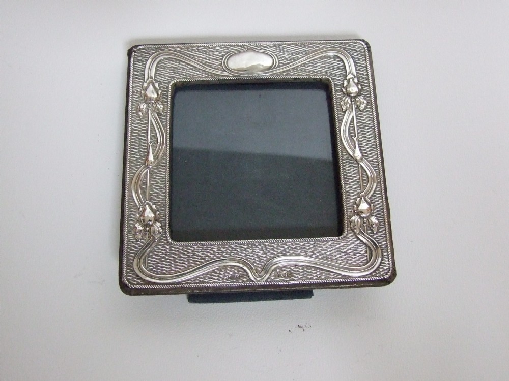 A gorgeous silver Art Nouveau photo frame.