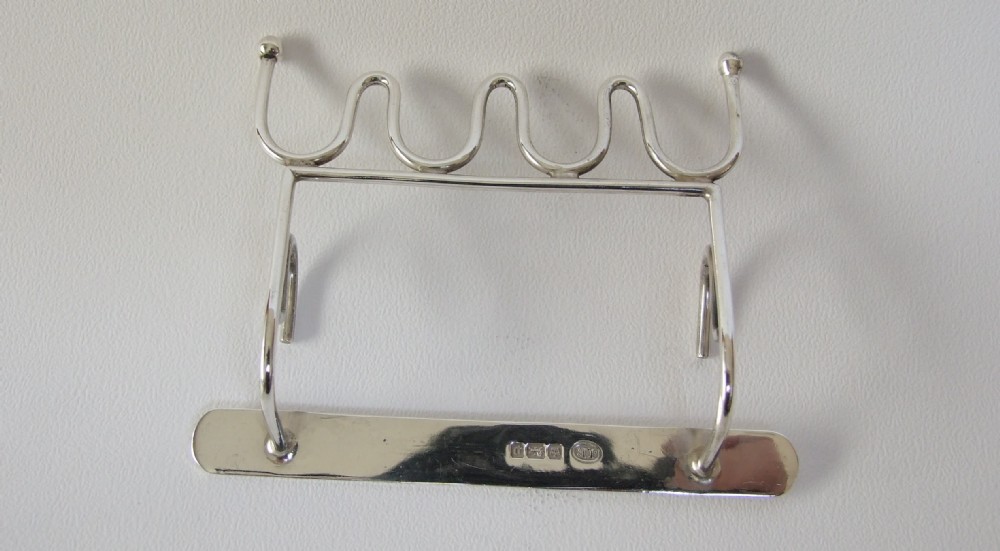 An interesting collector's silver travelling jewellery holder/stand.