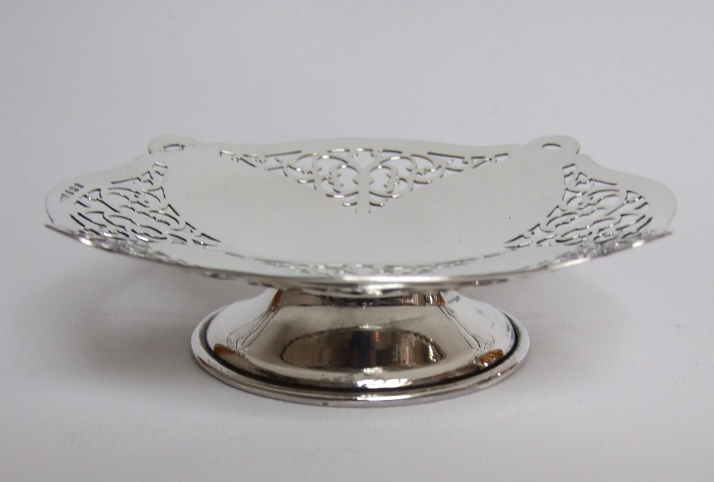 A attractive George V pierced silver sweetmeat stand.