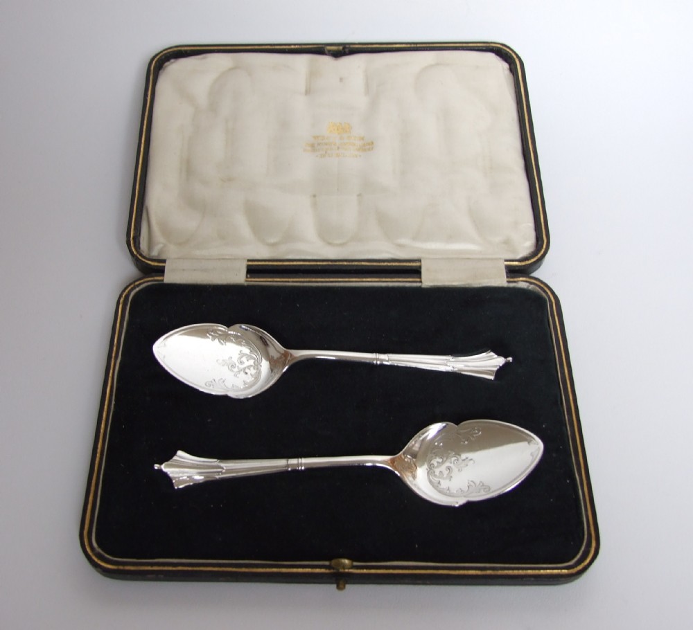 A superb pair of Albany pattern Victorian silver ice cream spades.