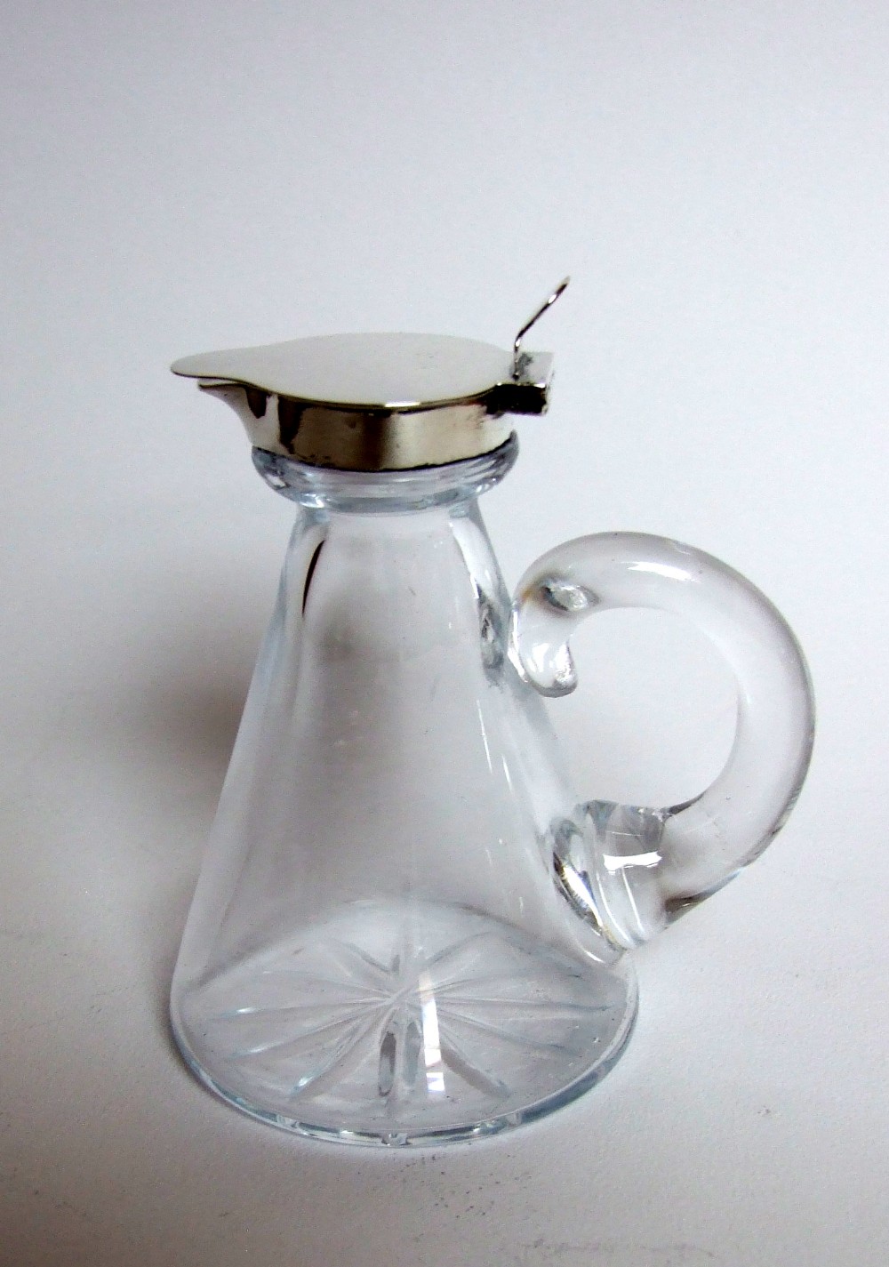 An Edwardian silver mounted chotopeg or Whisky tot.