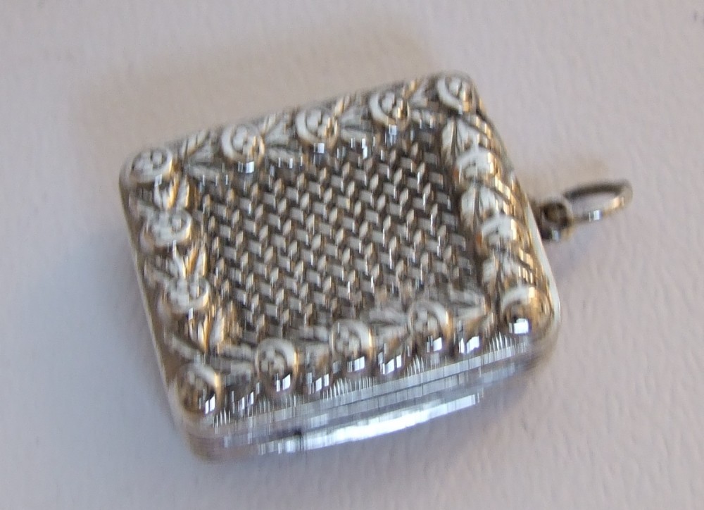A stunning Georgian silver vinaigrette.