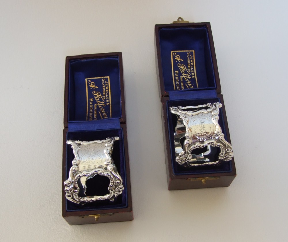 A stunning pair of cast silver Edwardian napkin rings in boxes.