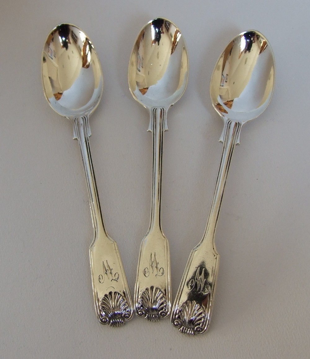 Three fiddle, thread & shell Victorian silver teaspoons.