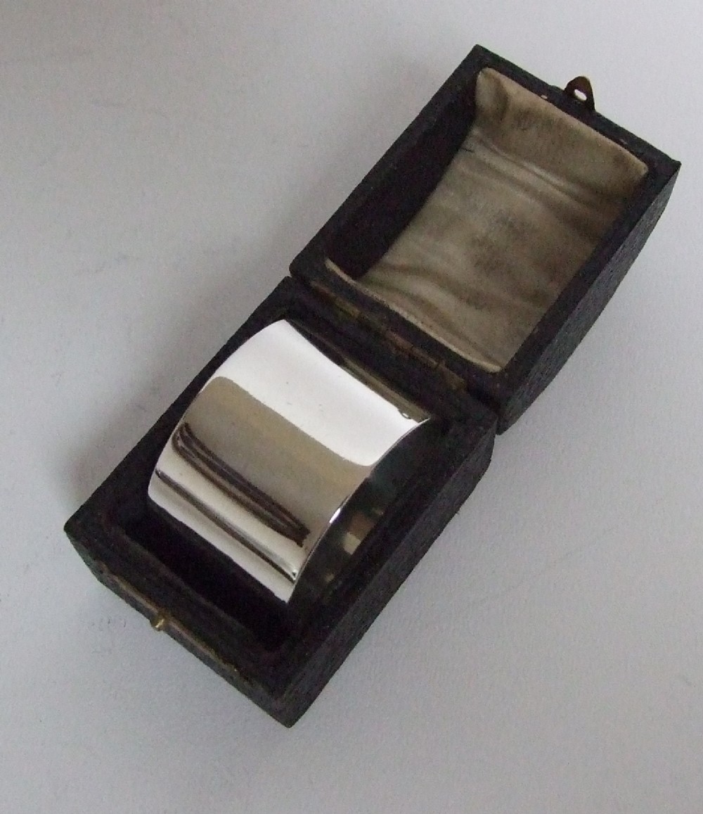 A good boxed Edwardian silver napkin ring.