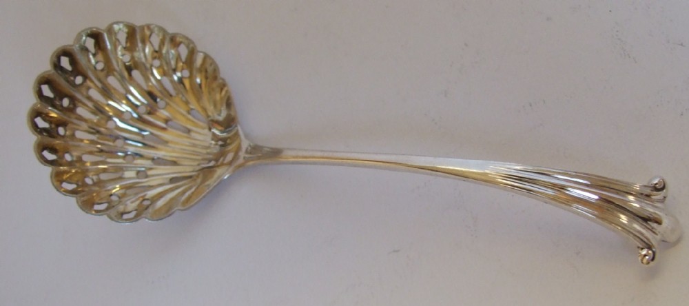 A gorgeous Onslow pattern Edwardian silver sifter spoon.