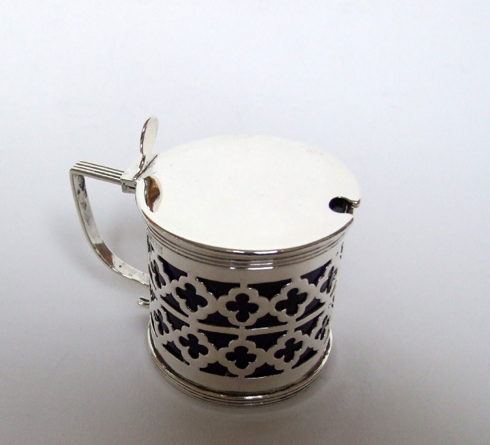 A gorgeous Edwardian pierced silver drum mustard pot.