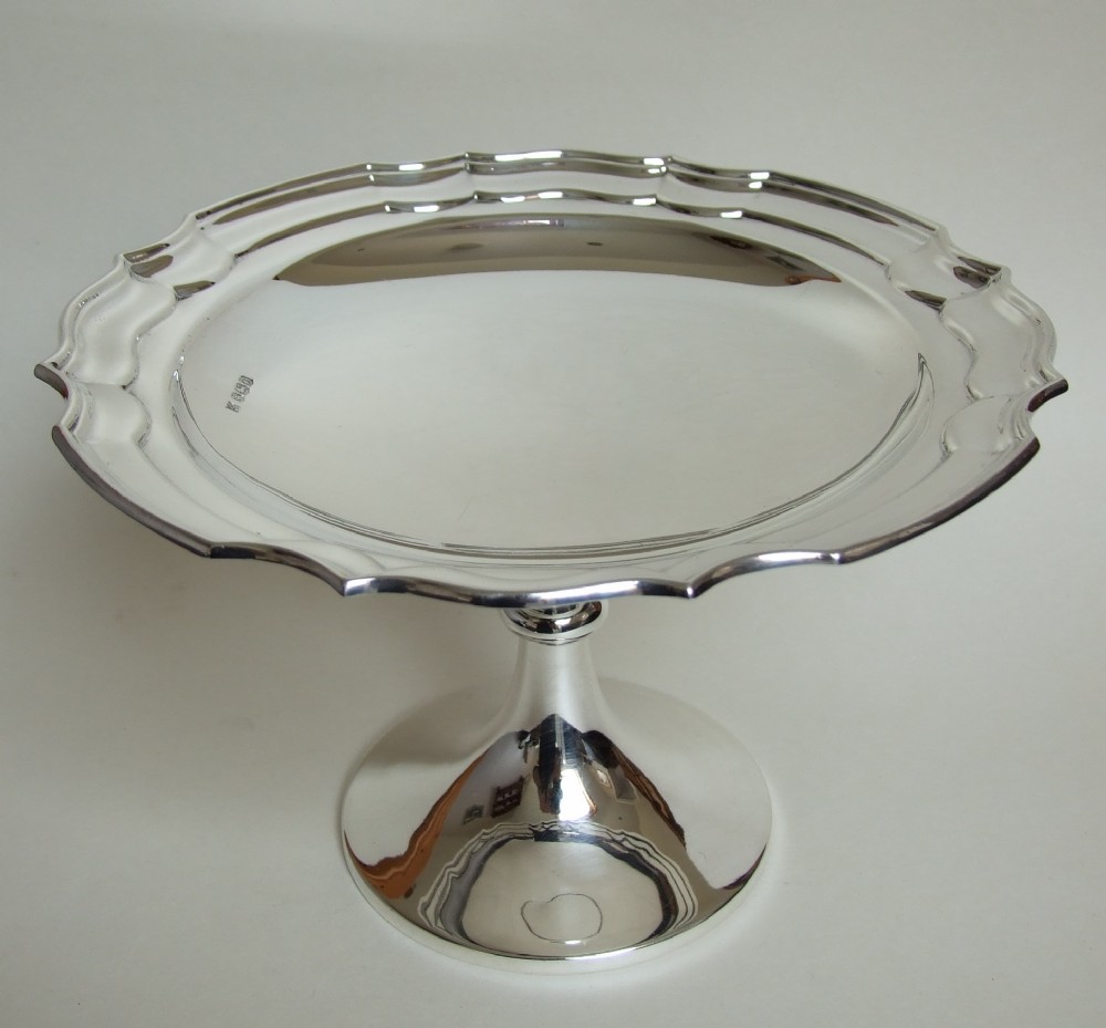 A handsome George V pedestal dish.