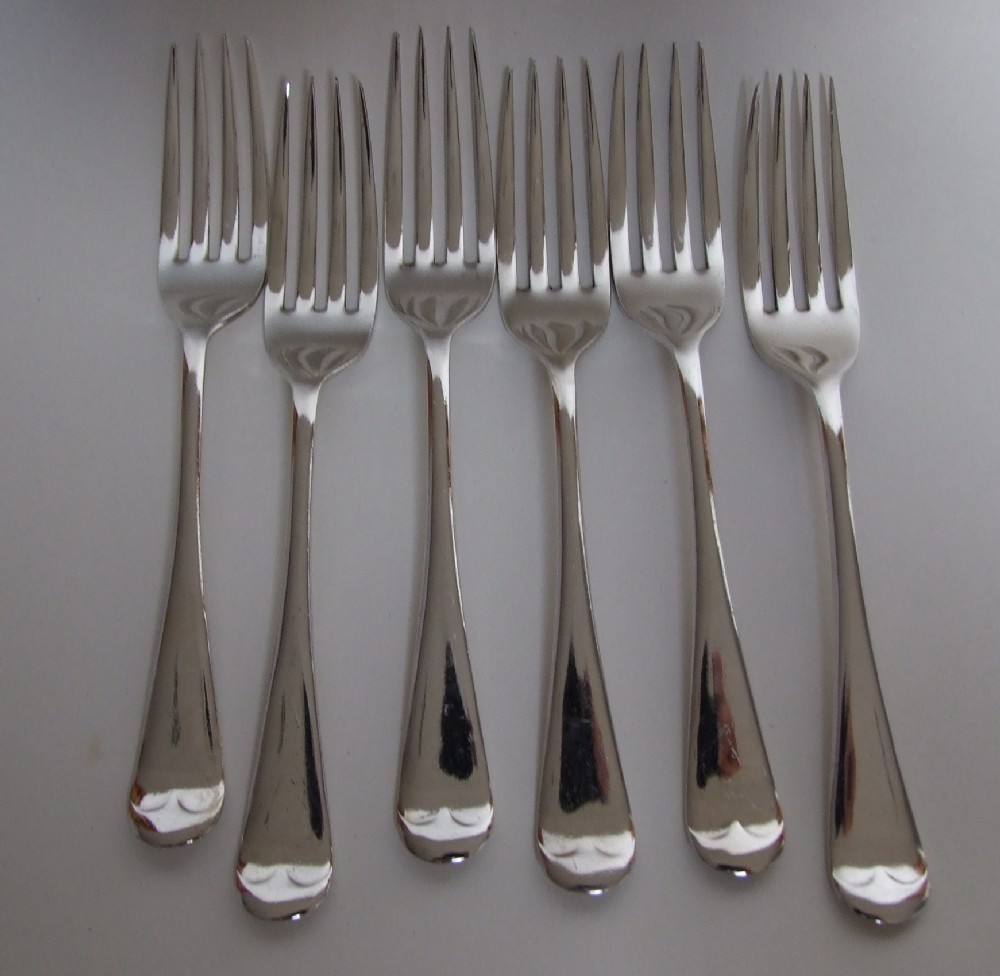A good set of six George V silver dessert forks.