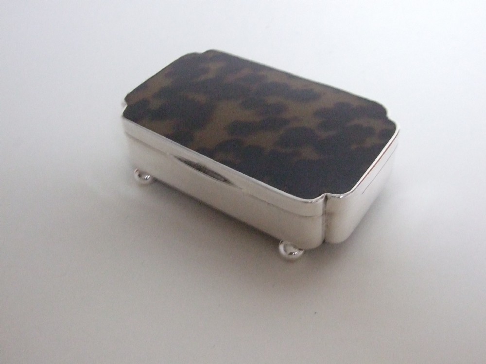 A magnificent silver and tortoiseshell jewel or cufflink box.