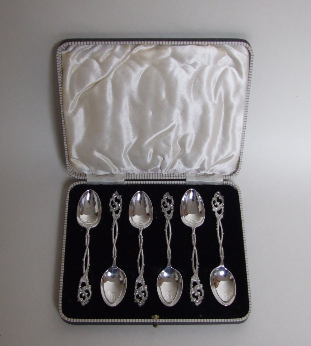 A stunning set of silver afternoon tea spoons in naturalistic design.