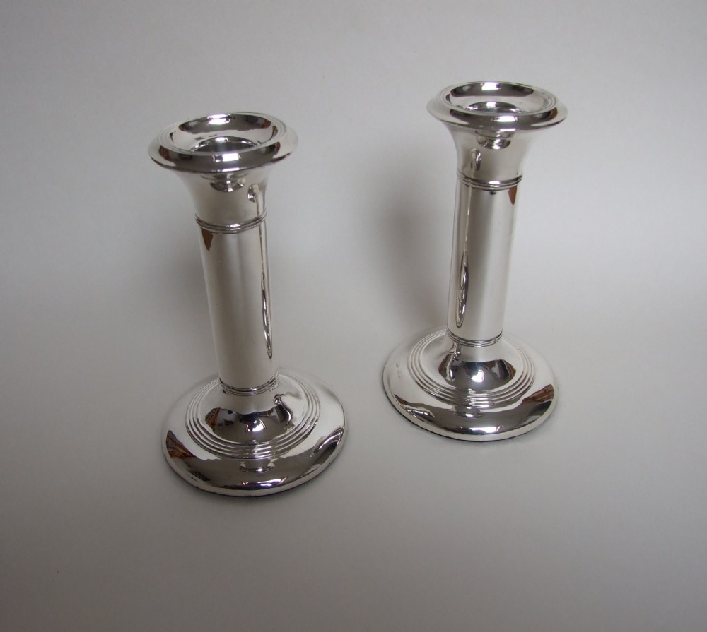A stylish pair of Edwardian silver candlesticks.