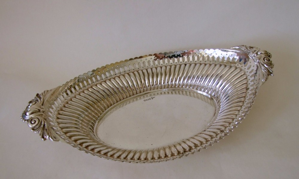 A handsome George V silver bread basket /fruit bowl.