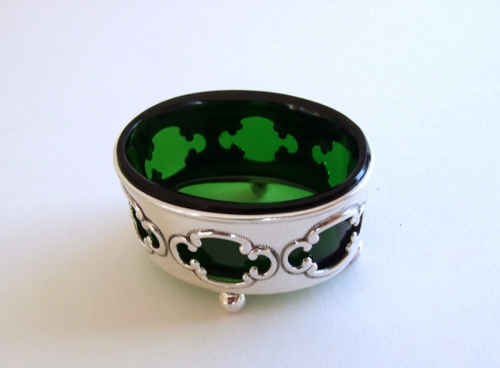 An Edwardian Art Nouveau silver salt tub.