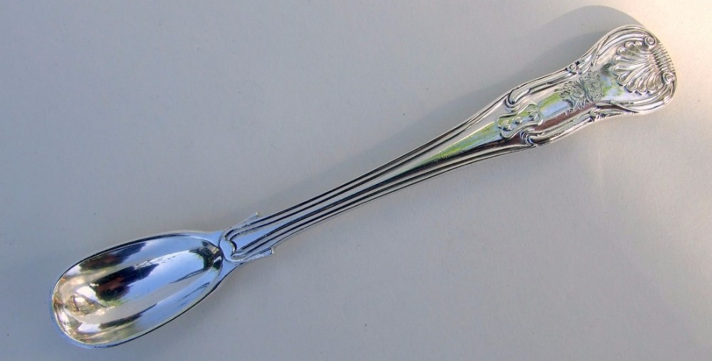 A quality Kings hourglass large silver condiment spoon.