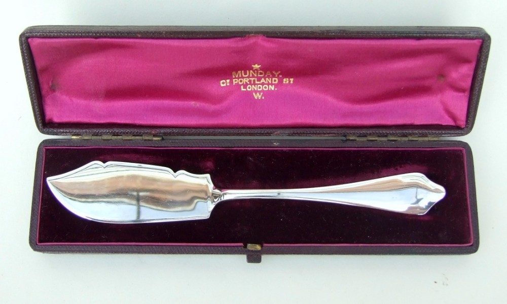 A gorgeous boxed Victorian rat-tail butter knife.