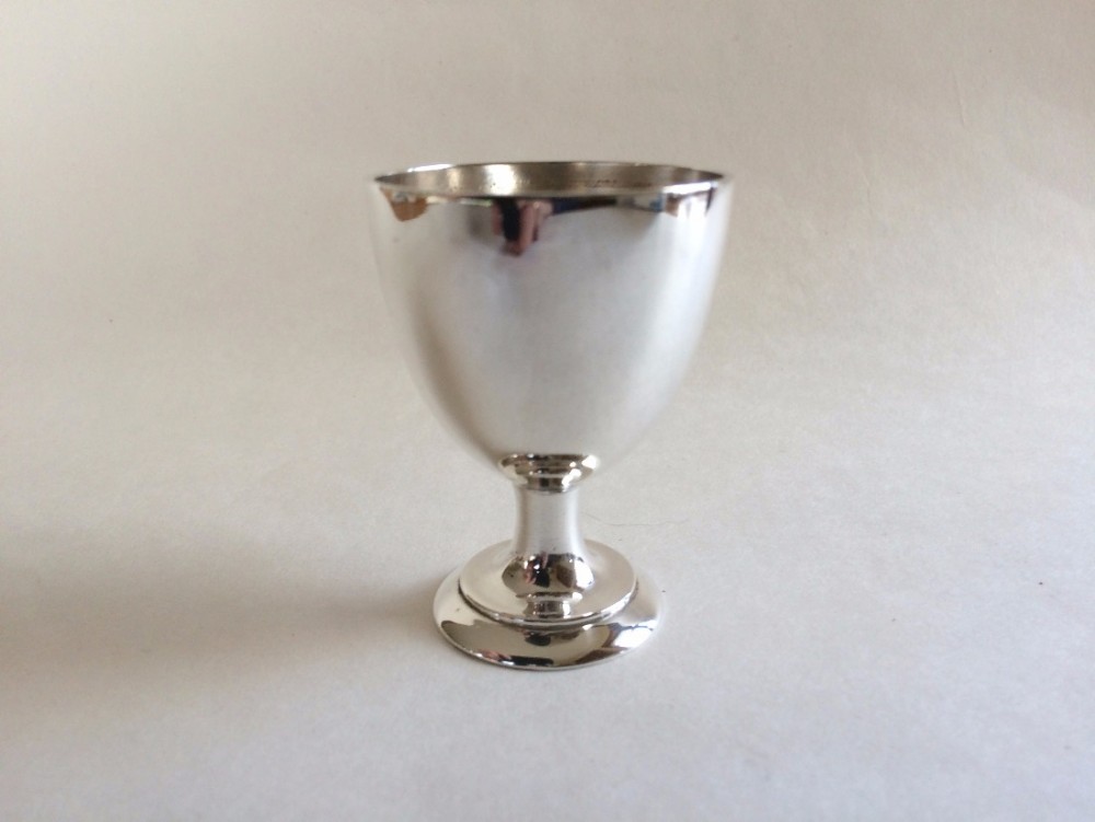 A good Edwardian silver egg cup.