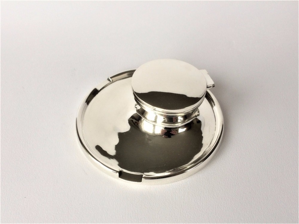 A smart capstan silver inkwell from the Art Deco period.