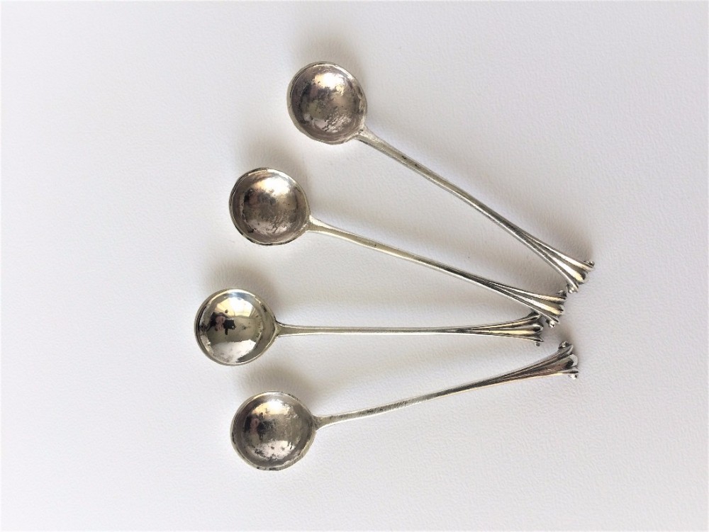 A set of four silver Onslow pattern salt spoons.