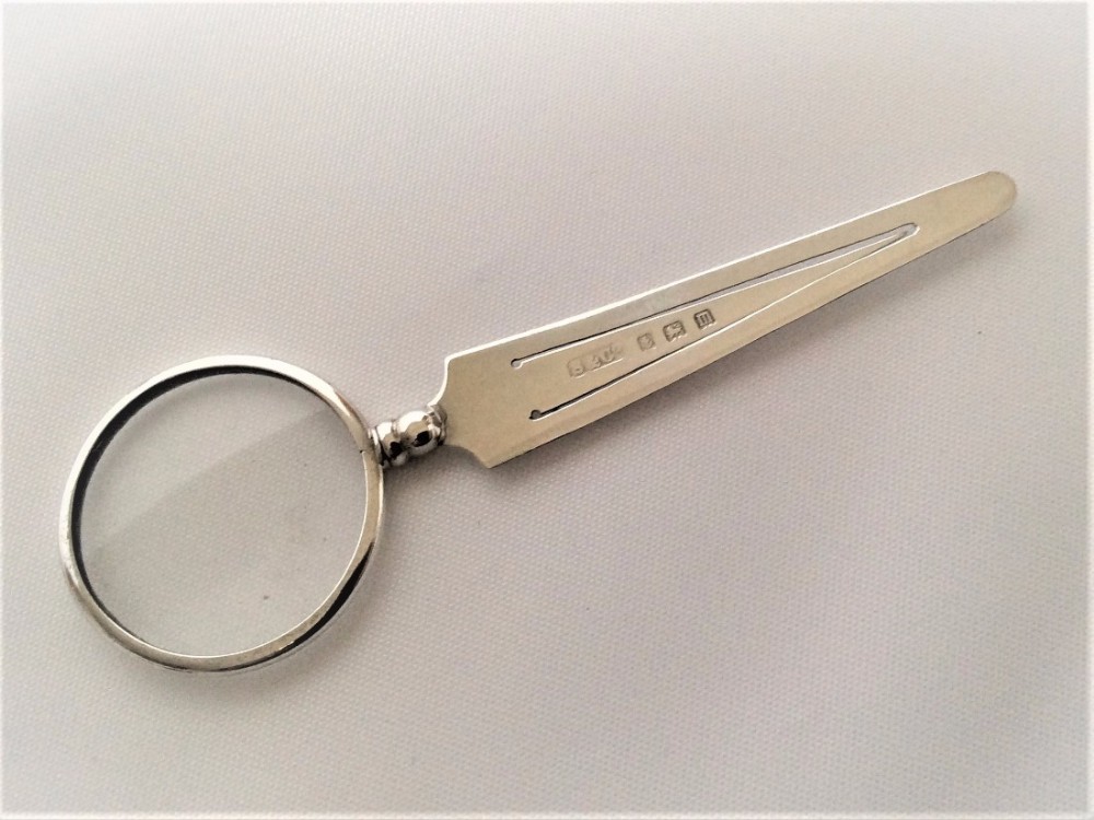 A novelty silver spyglass and bookmark combination.