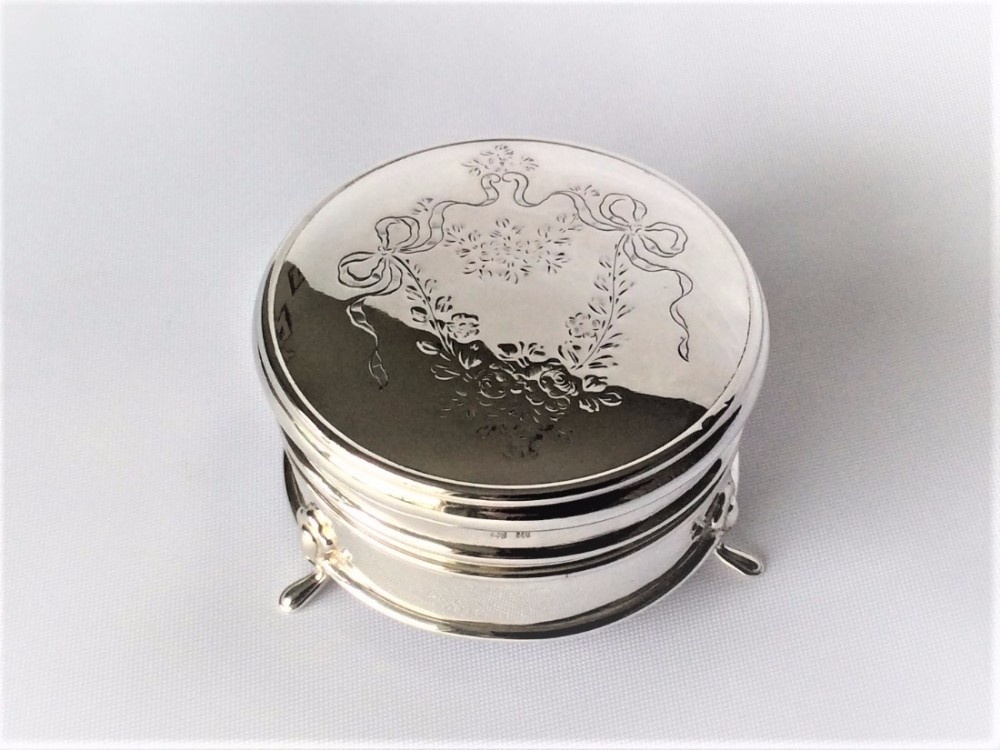 A delightful First World War silver trinket box.