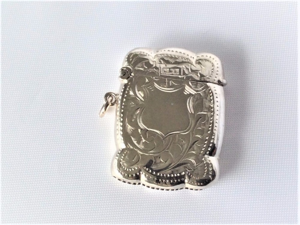 An unusual shaped Edwardian silver vesta.