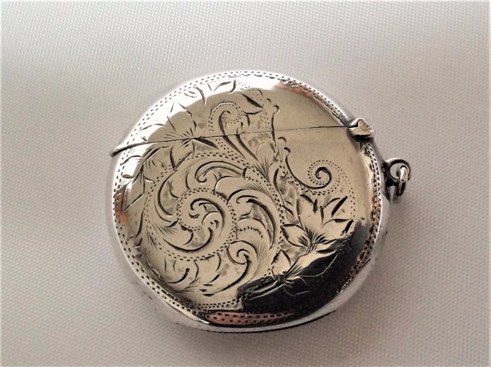 A fine circular Edwardian silver vesta.