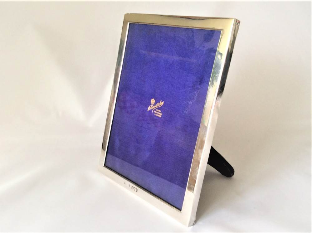 A handsome Edwardian silver photo frame.