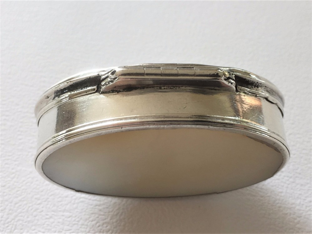 A rare George II silver & mother-of-pearl snuffbox. View X