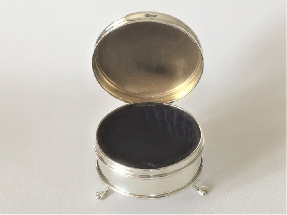 A charming George V silver trinket box. View VII