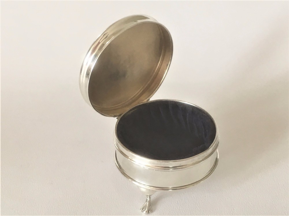 A charming George V silver trinket box. View VIII