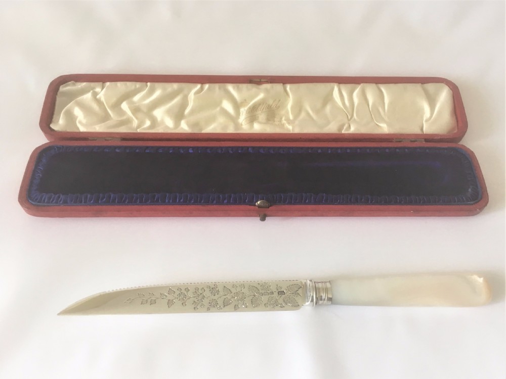 A boxed Edwardian silver Wedding cake knife. View III