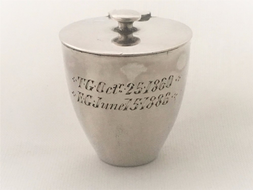 An early Victorian silver thimble case and thimble. View III
