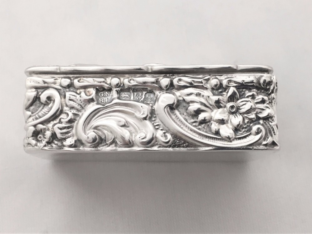A fabulous scenic Edwardian silver snuff or pill box. View V