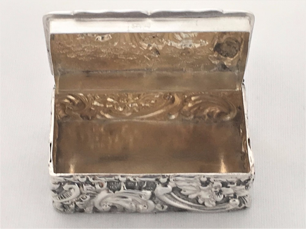 A fabulous scenic Edwardian silver snuff or pill box. View VIII