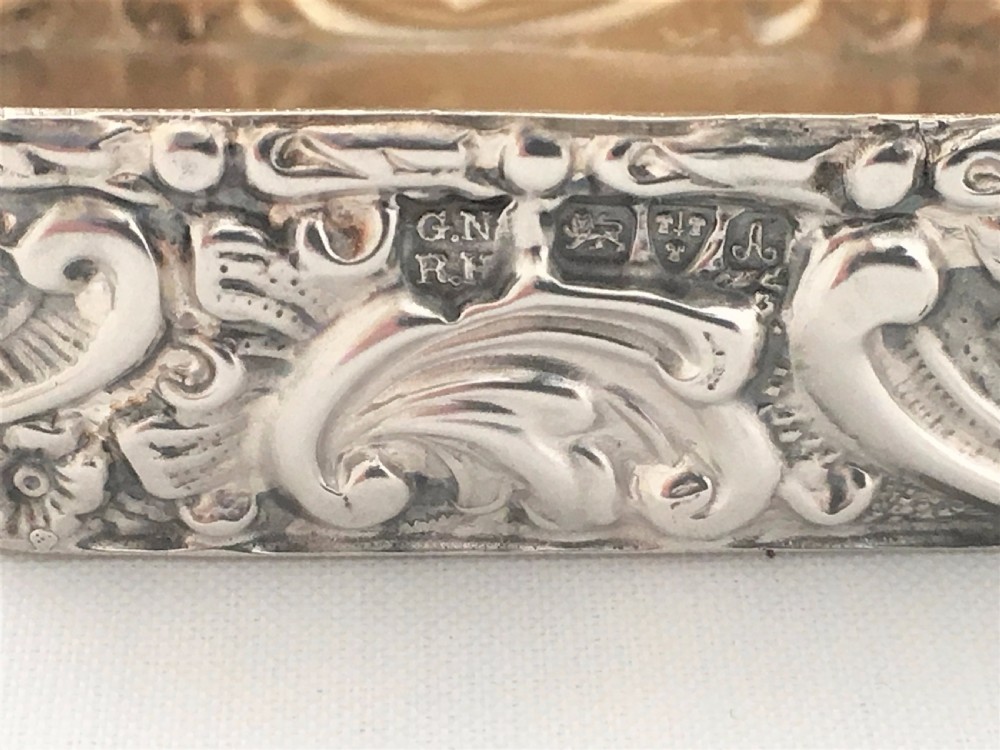 A fabulous scenic Edwardian silver snuff or pill box. View IX