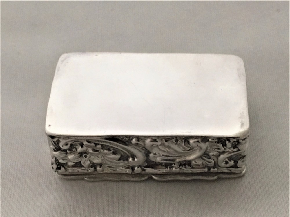 A fabulous scenic Edwardian silver snuff or pill box. View X