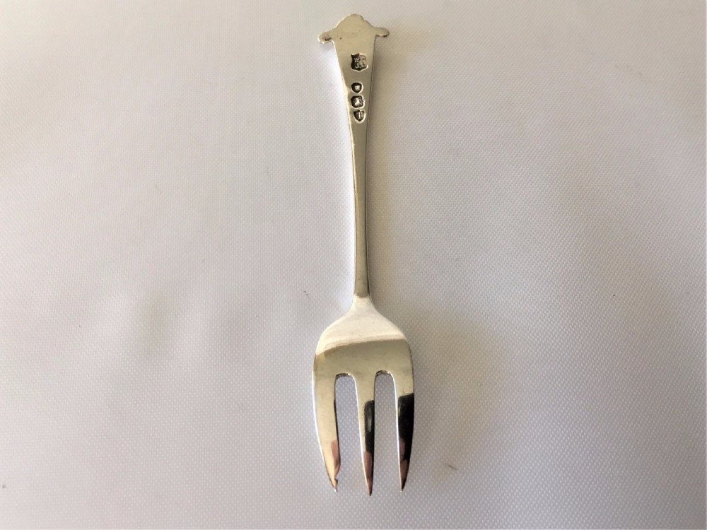 A rare Onslow pattern silver oyster fork. View IV